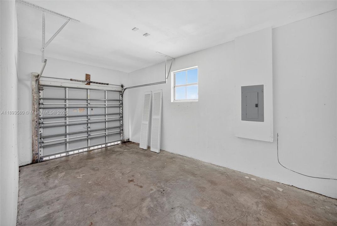 Activo con contrato: $2,800 (4 camas, 2 baños, 1542 Pies cuadrados)