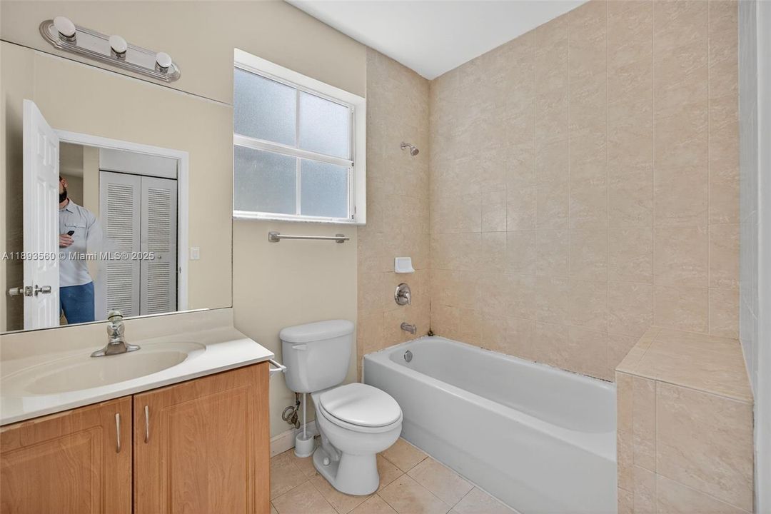 Activo con contrato: $2,800 (4 camas, 2 baños, 1542 Pies cuadrados)