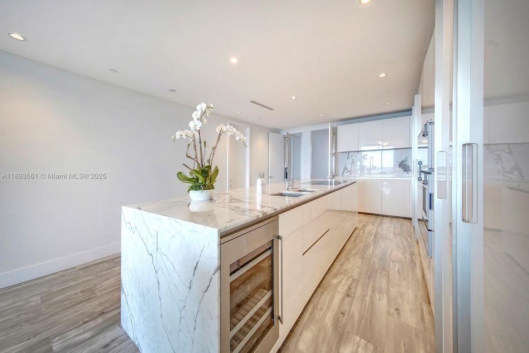 For Rent: $49,500 (3 beds, 4 baths, 3450 Square Feet)