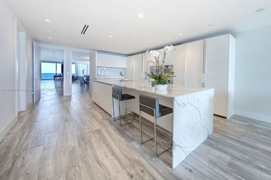 For Rent: $49,500 (3 beds, 4 baths, 3450 Square Feet)