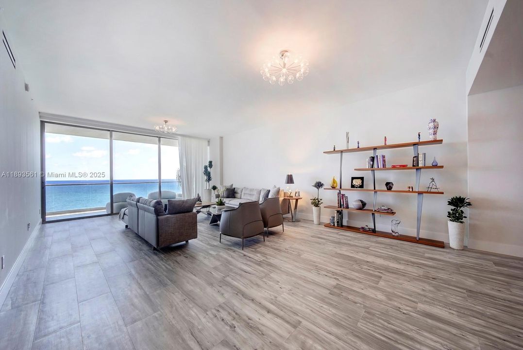 For Rent: $49,500 (3 beds, 4 baths, 3450 Square Feet)