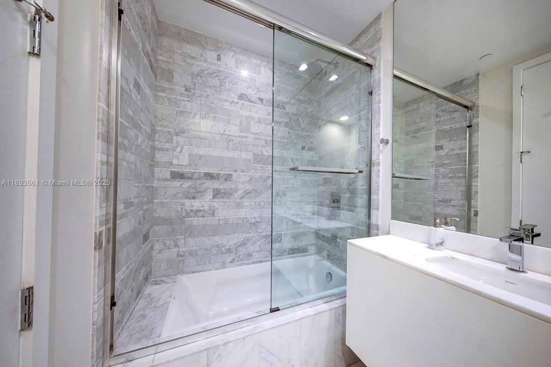 For Rent: $49,500 (3 beds, 4 baths, 3450 Square Feet)