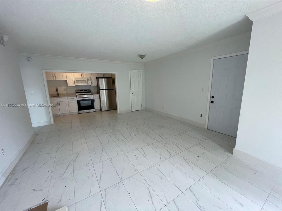 Active With Contract: $289,000 (2 beds, 2 baths, 1060 Square Feet)