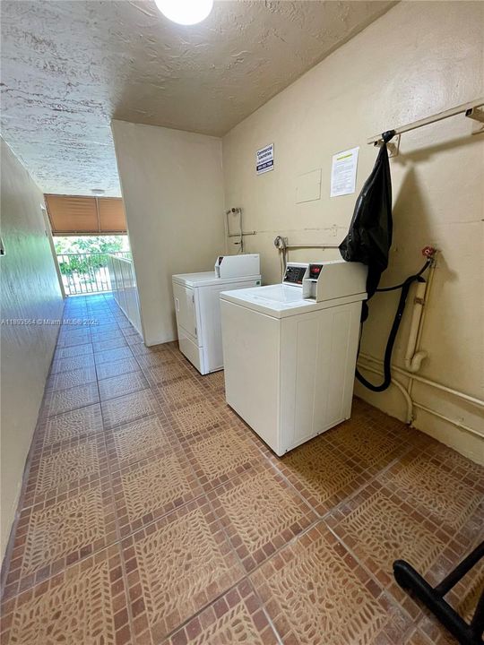 Active With Contract: $289,000 (2 beds, 2 baths, 1060 Square Feet)