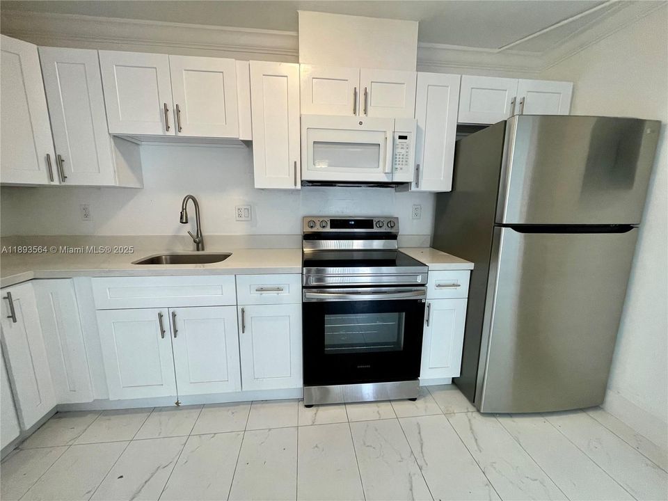 Active With Contract: $289,000 (2 beds, 2 baths, 1060 Square Feet)