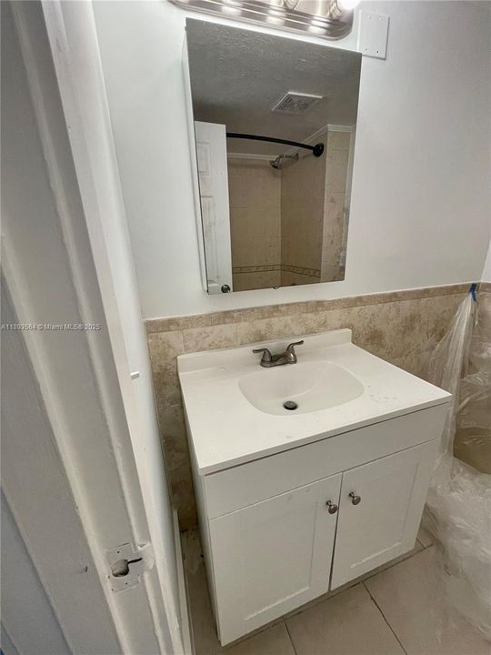 Active With Contract: $289,000 (2 beds, 2 baths, 1060 Square Feet)