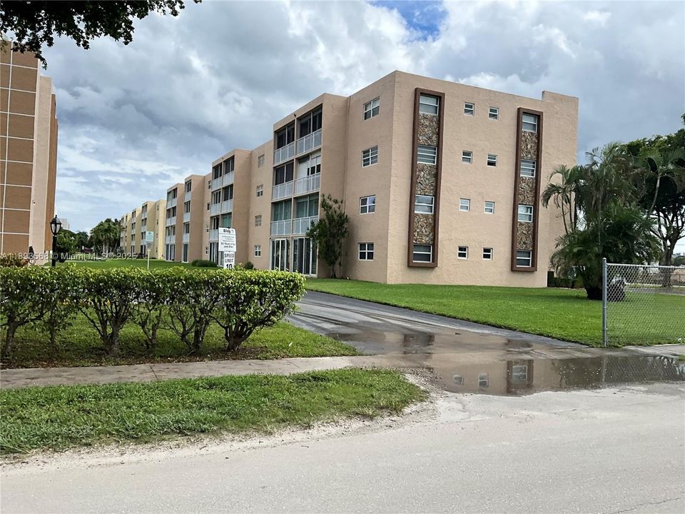 For Sale: $198,000 (2 beds, 2 baths, 1144 Square Feet)