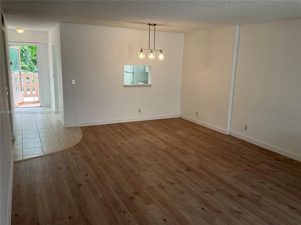 For Sale: $198,000 (2 beds, 2 baths, 1144 Square Feet)