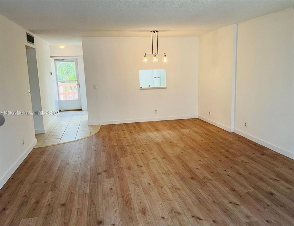 For Sale: $198,000 (2 beds, 2 baths, 1144 Square Feet)