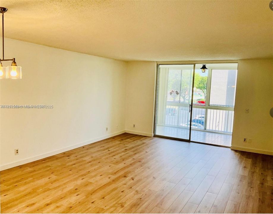 For Sale: $198,000 (2 beds, 2 baths, 1144 Square Feet)