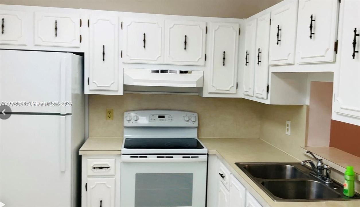For Sale: $198,000 (2 beds, 2 baths, 1144 Square Feet)