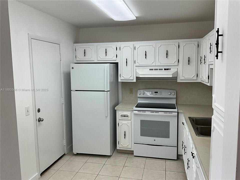 For Sale: $198,000 (2 beds, 2 baths, 1144 Square Feet)