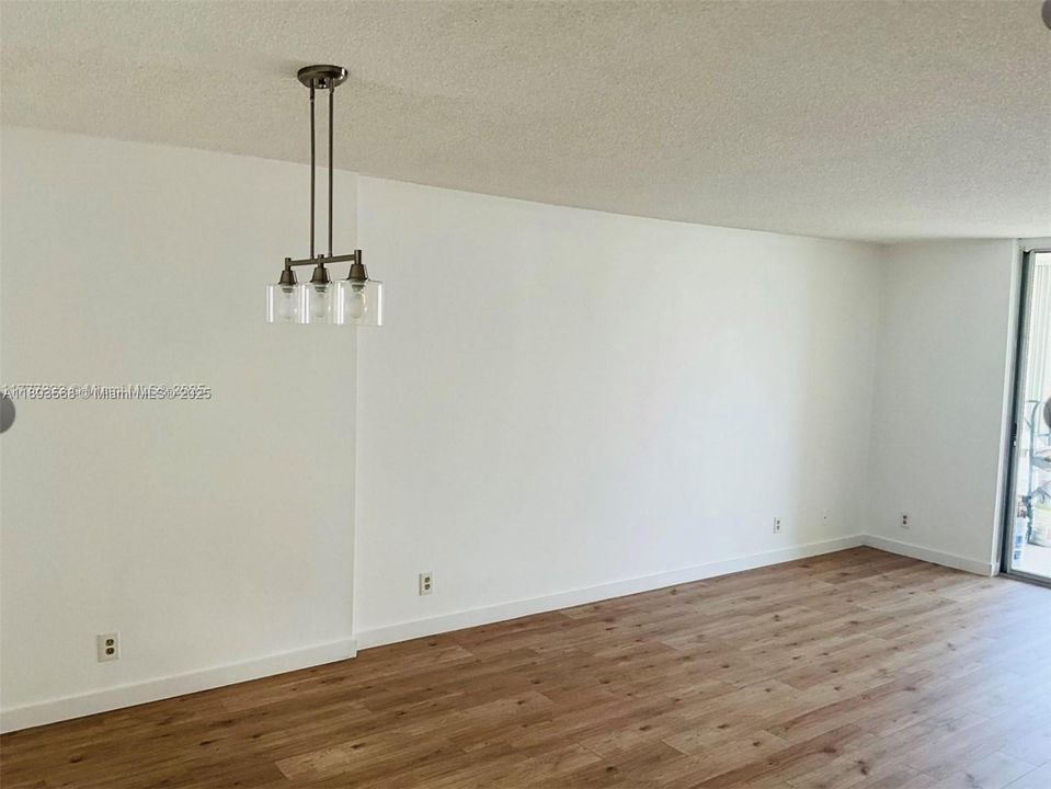 For Sale: $198,000 (2 beds, 2 baths, 1144 Square Feet)