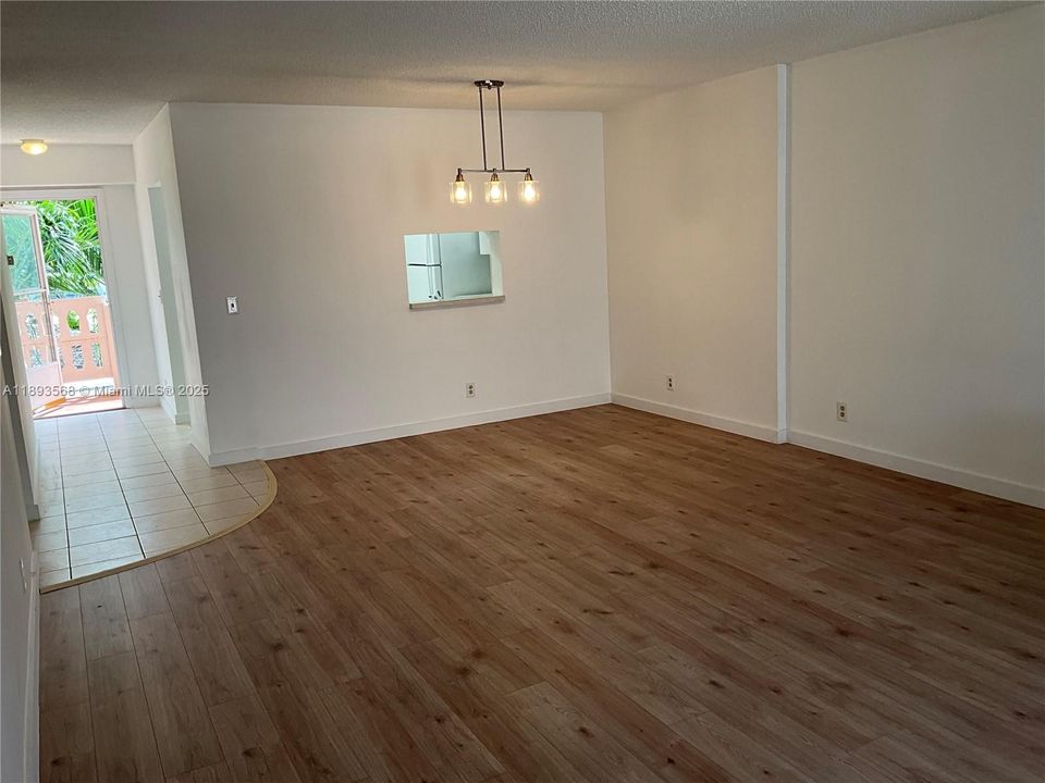 For Sale: $198,000 (2 beds, 2 baths, 1144 Square Feet)