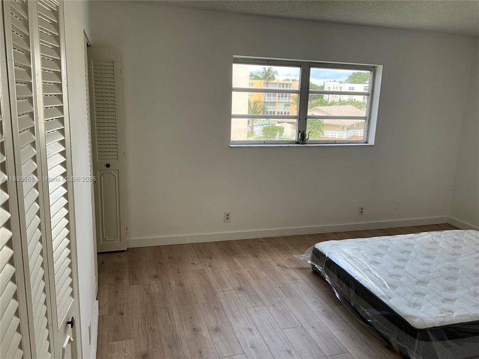 For Sale: $198,000 (2 beds, 2 baths, 1144 Square Feet)