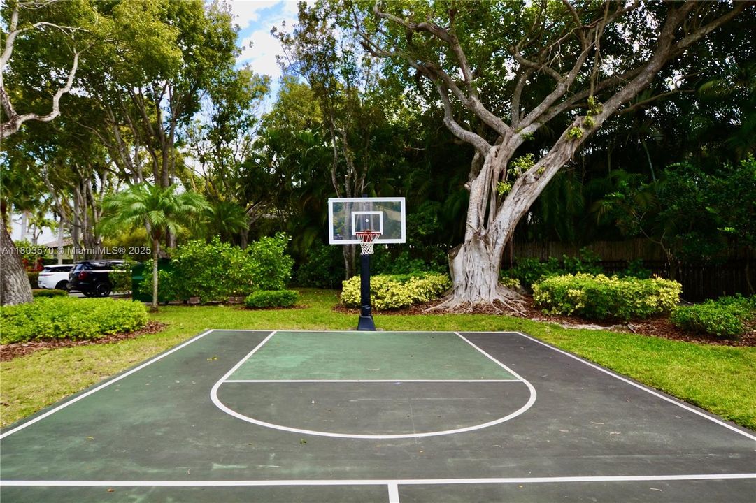 Recently Rented: $45,000 (6 beds, 7 baths, 6851 Square Feet)