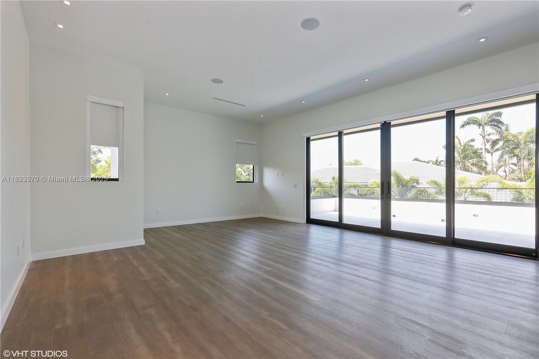 Recently Rented: $45,000 (6 beds, 7 baths, 6851 Square Feet)