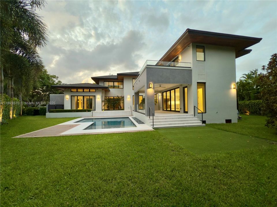 Recently Rented: $45,000 (6 beds, 7 baths, 6851 Square Feet)