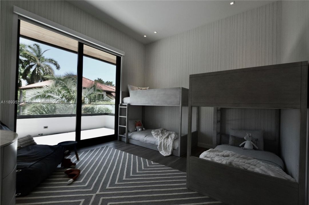 Recently Rented: $45,000 (6 beds, 7 baths, 6851 Square Feet)