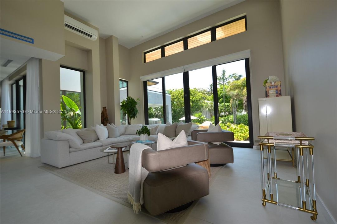 Recently Rented: $45,000 (6 beds, 7 baths, 6851 Square Feet)