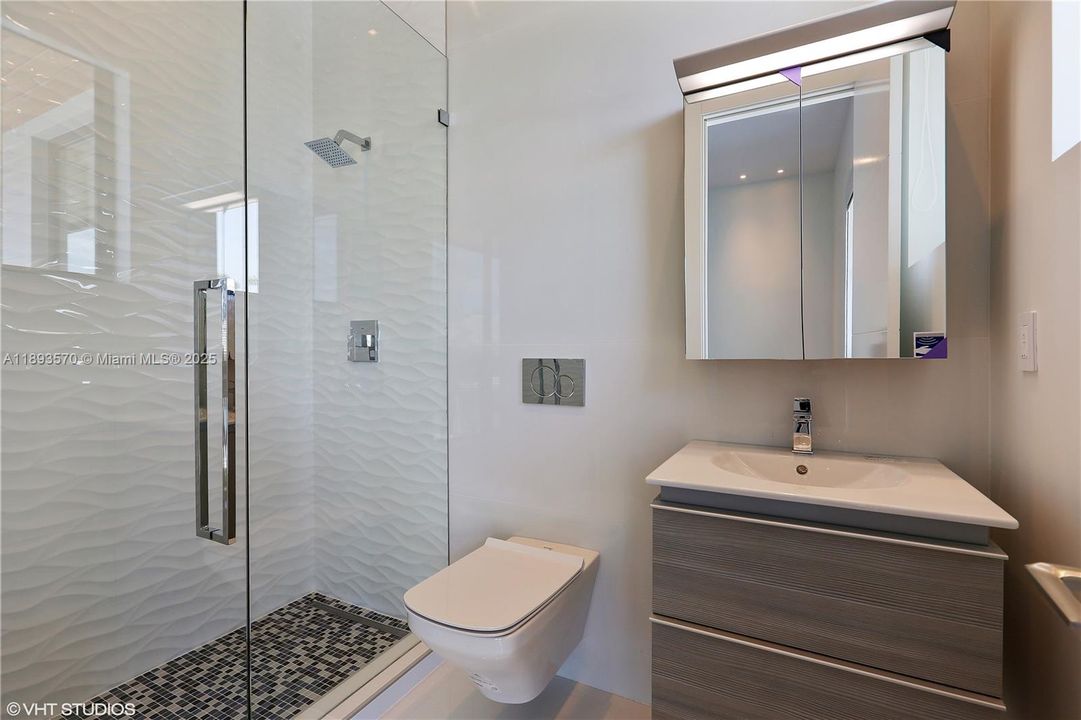 Recently Rented: $45,000 (6 beds, 7 baths, 6851 Square Feet)