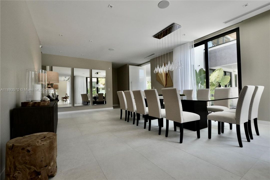 Recently Rented: $45,000 (6 beds, 7 baths, 6851 Square Feet)