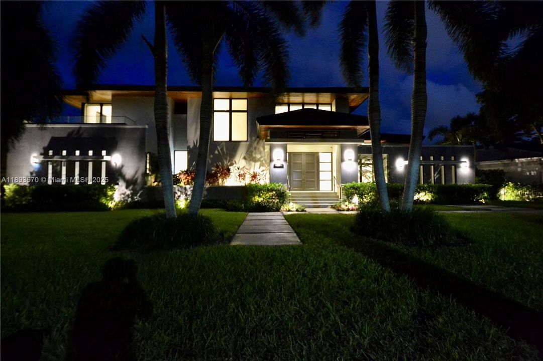 Recently Rented: $45,000 (6 beds, 7 baths, 6851 Square Feet)