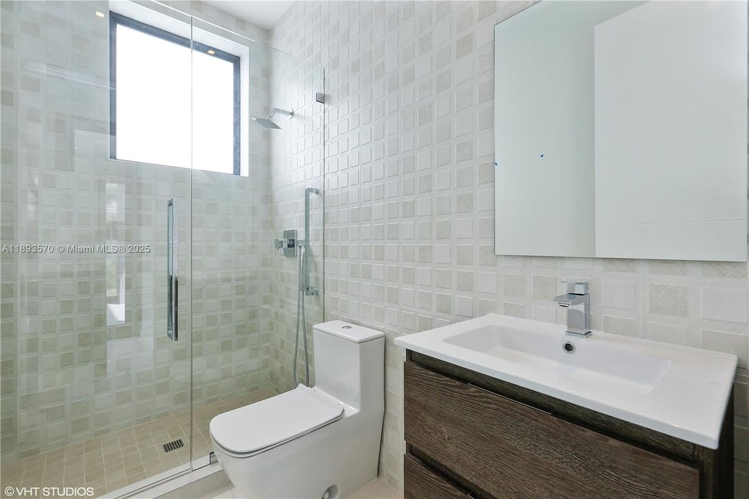 Recently Rented: $45,000 (6 beds, 7 baths, 6851 Square Feet)