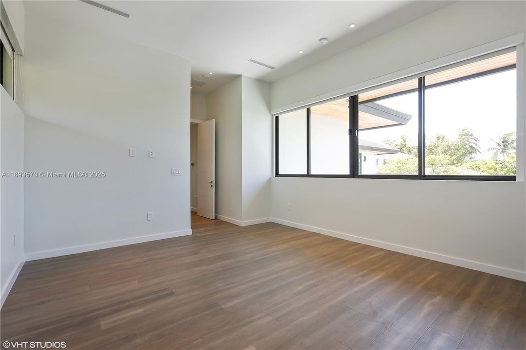 Recently Rented: $45,000 (6 beds, 7 baths, 6851 Square Feet)