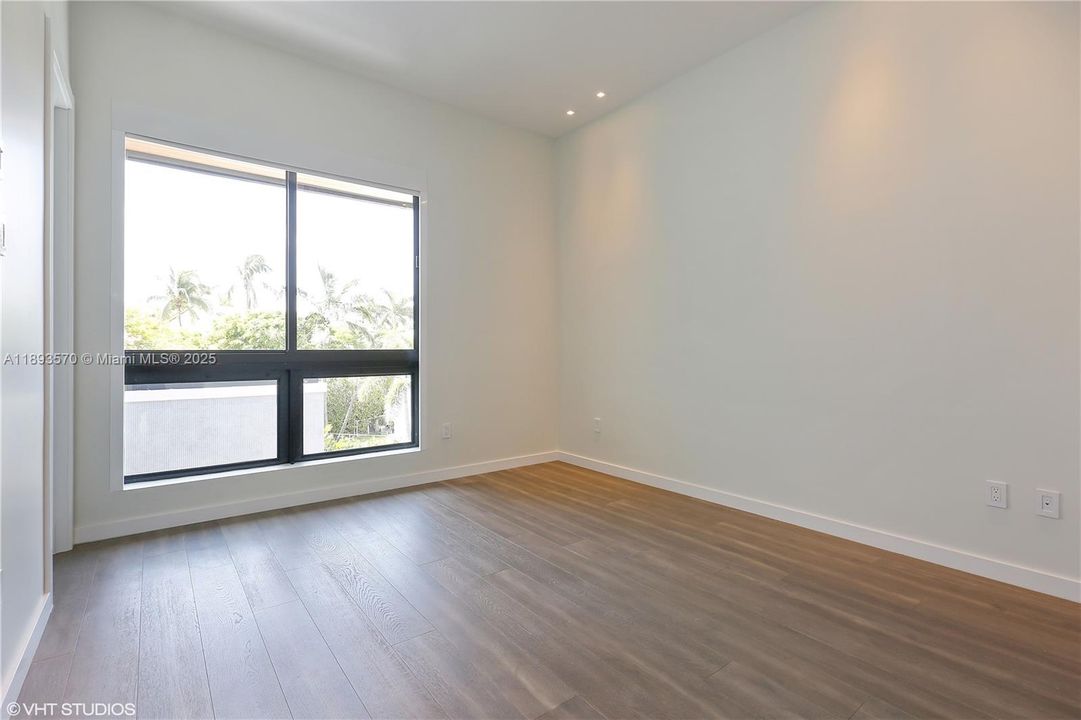 Recently Rented: $45,000 (6 beds, 7 baths, 6851 Square Feet)