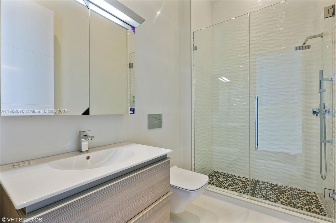 Recently Rented: $45,000 (6 beds, 7 baths, 6851 Square Feet)