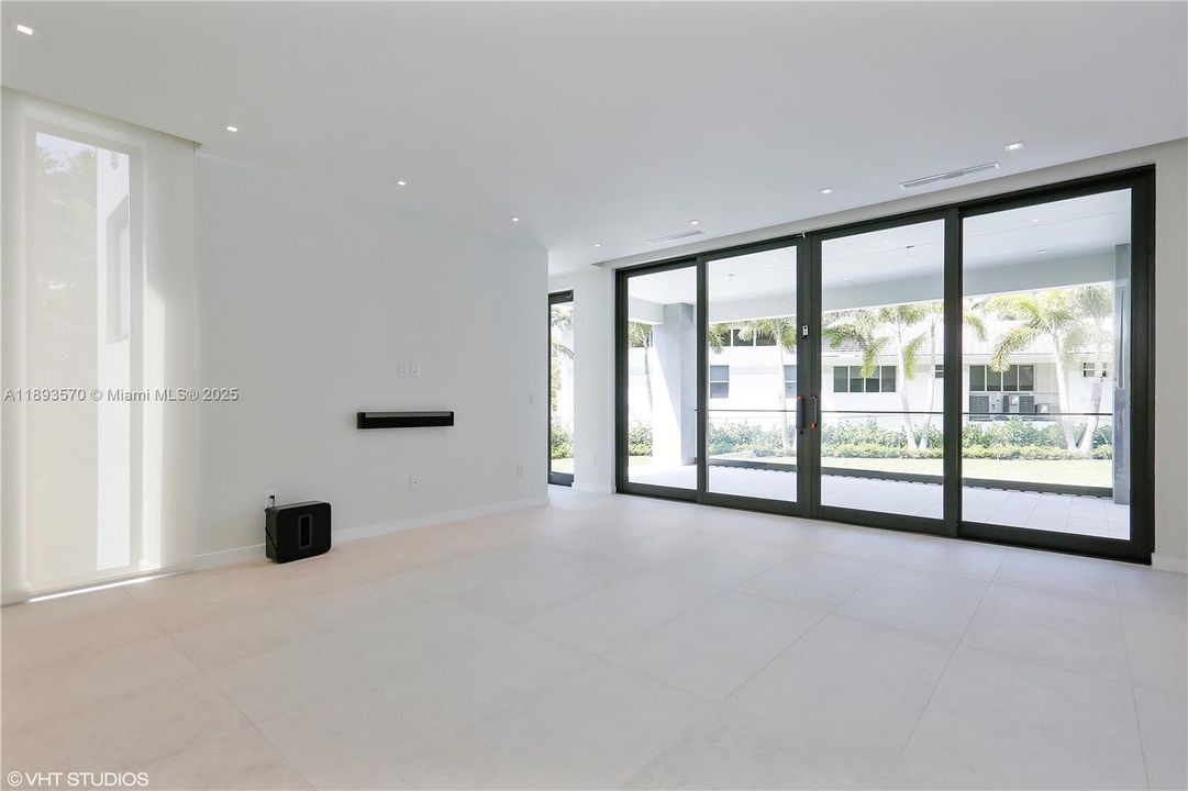 Recently Rented: $45,000 (6 beds, 7 baths, 6851 Square Feet)