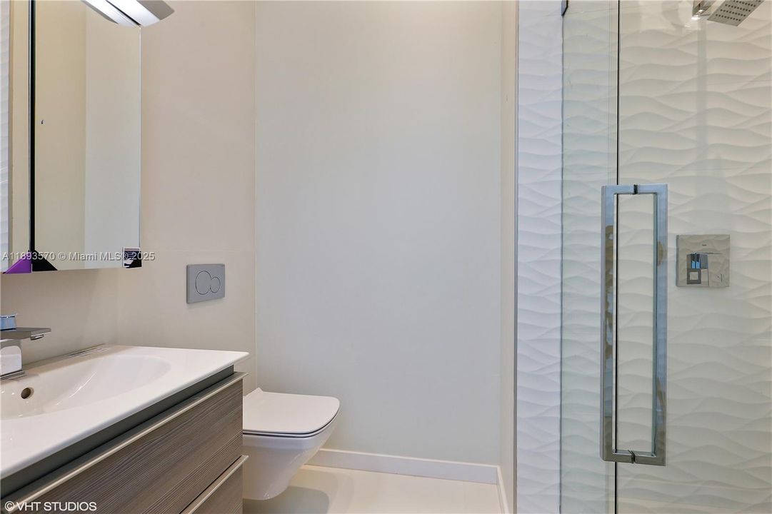 Recently Rented: $45,000 (6 beds, 7 baths, 6851 Square Feet)