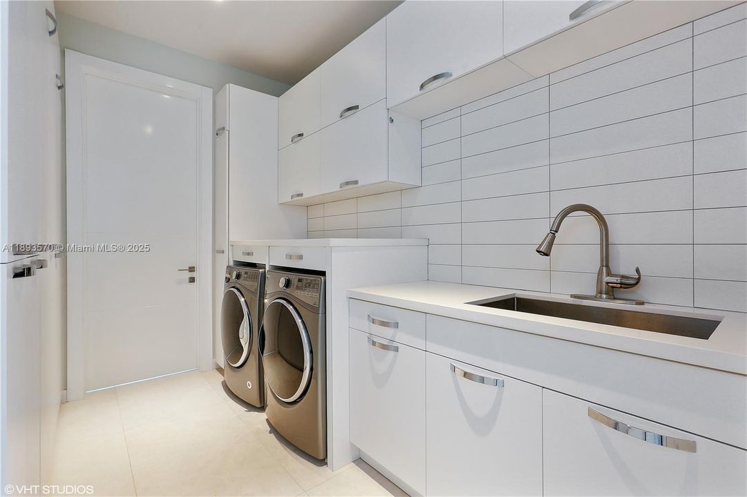 Recently Rented: $45,000 (6 beds, 7 baths, 6851 Square Feet)