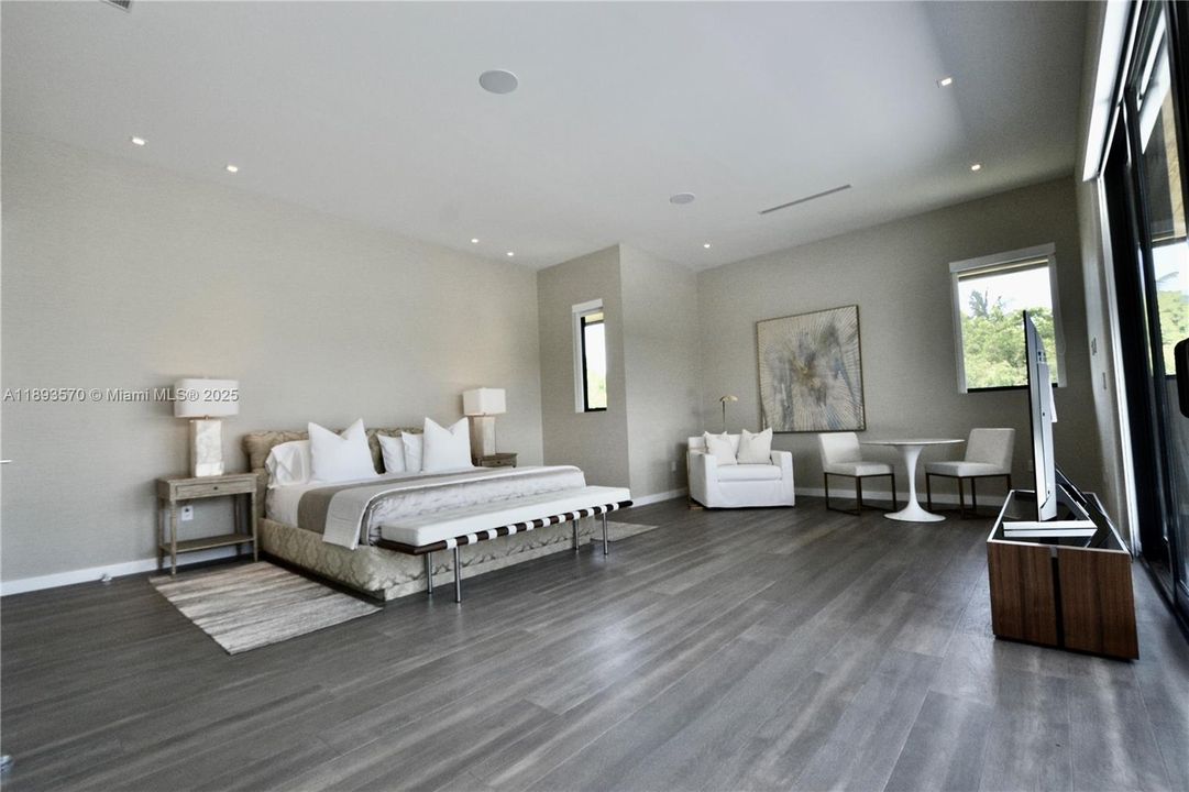 Recently Rented: $45,000 (6 beds, 7 baths, 6851 Square Feet)