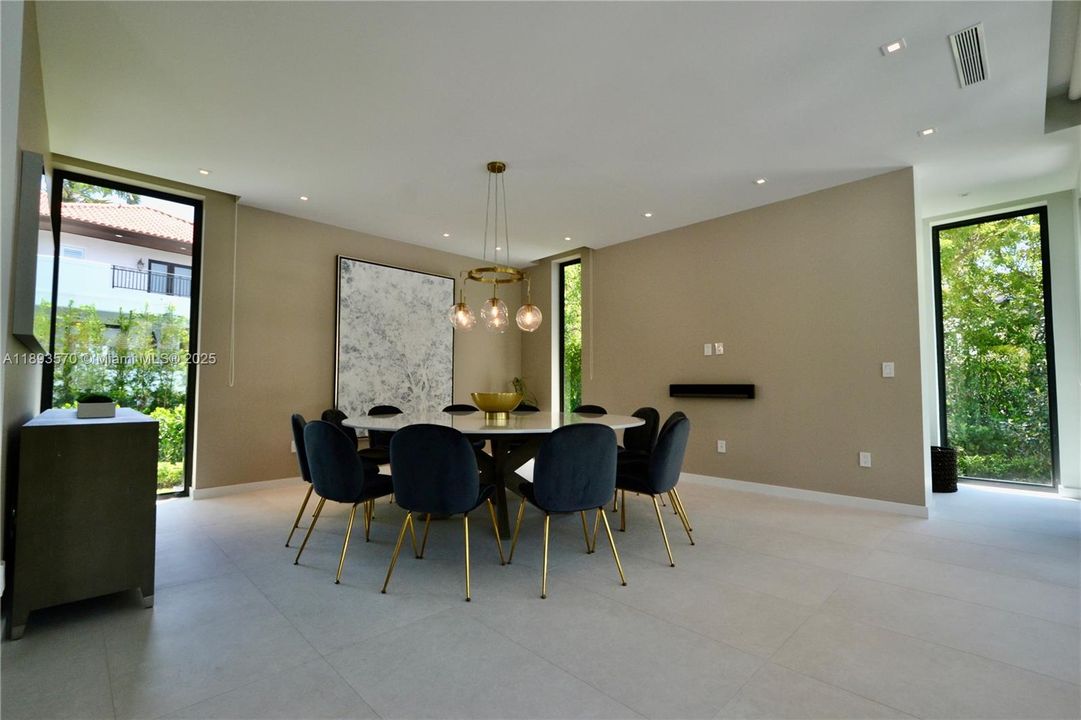 Recently Rented: $45,000 (6 beds, 7 baths, 6851 Square Feet)