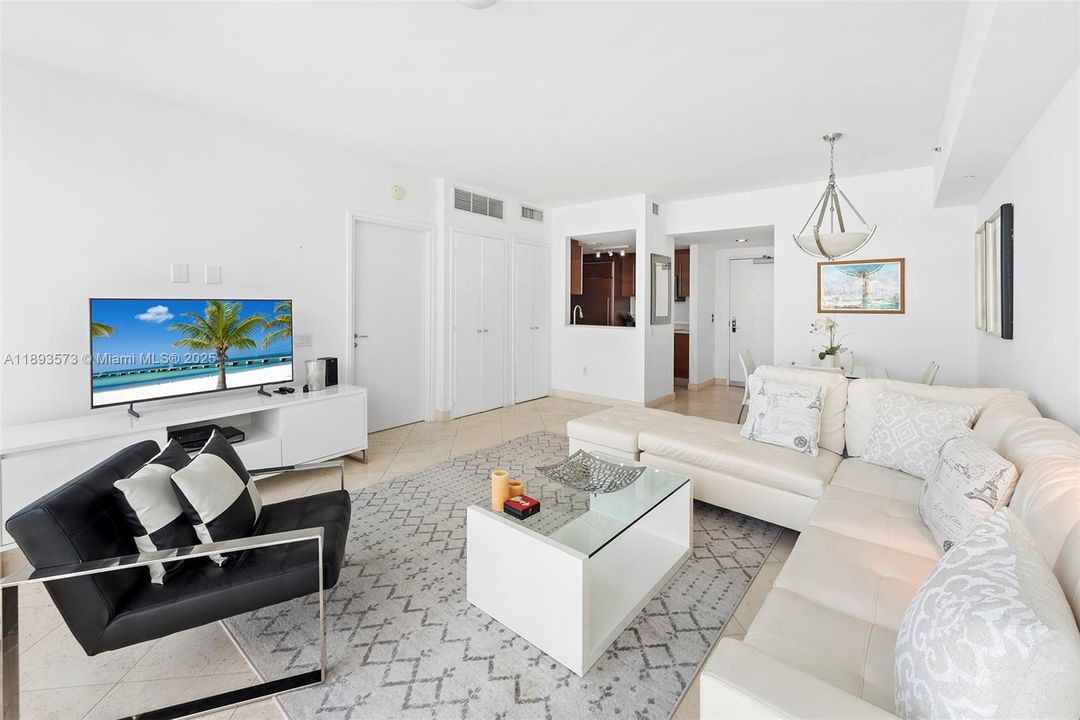 Active With Contract: $6,250 (1 beds, 1 baths, 851 Square Feet)