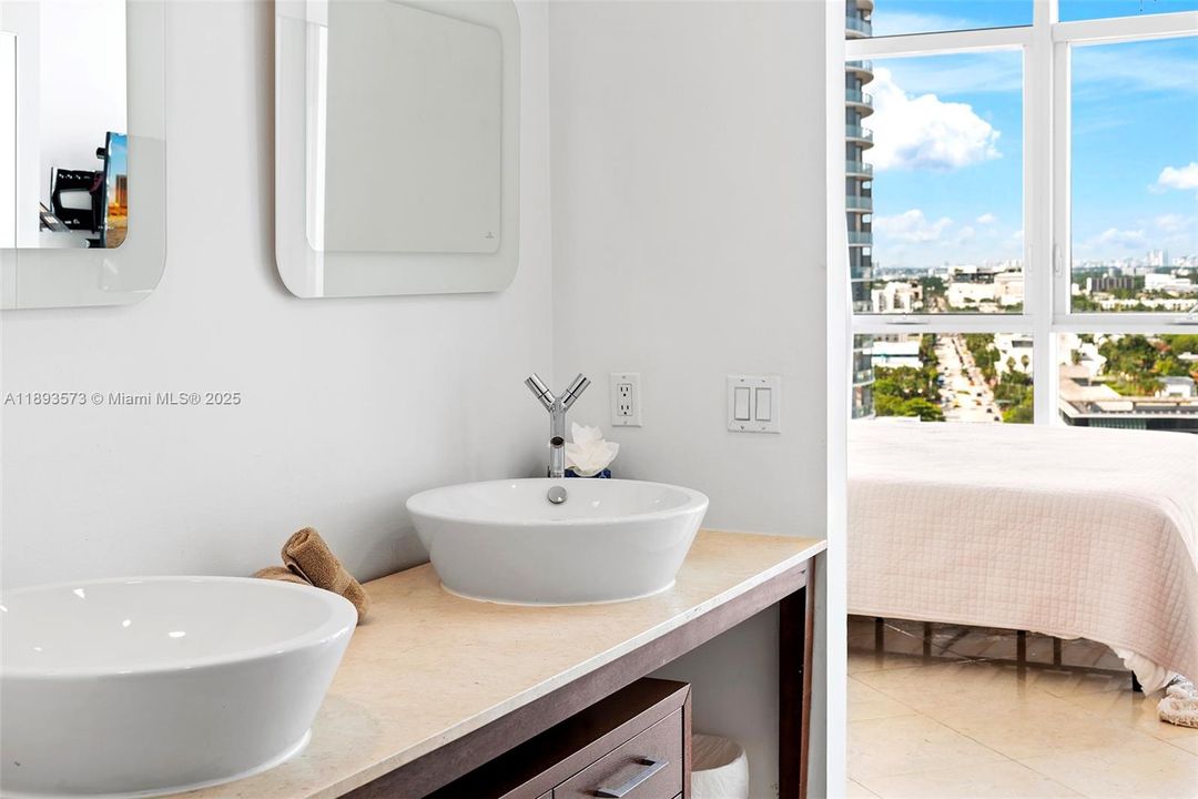 Active With Contract: $6,250 (1 beds, 1 baths, 851 Square Feet)