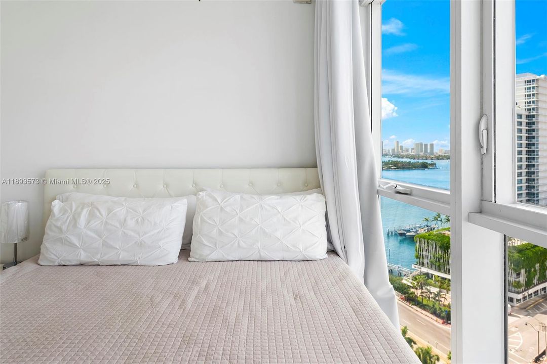 Active With Contract: $6,250 (1 beds, 1 baths, 851 Square Feet)