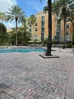 Под контрактом: $340,000 (1 спален, 1 ванн, 756 Квадратных фут)