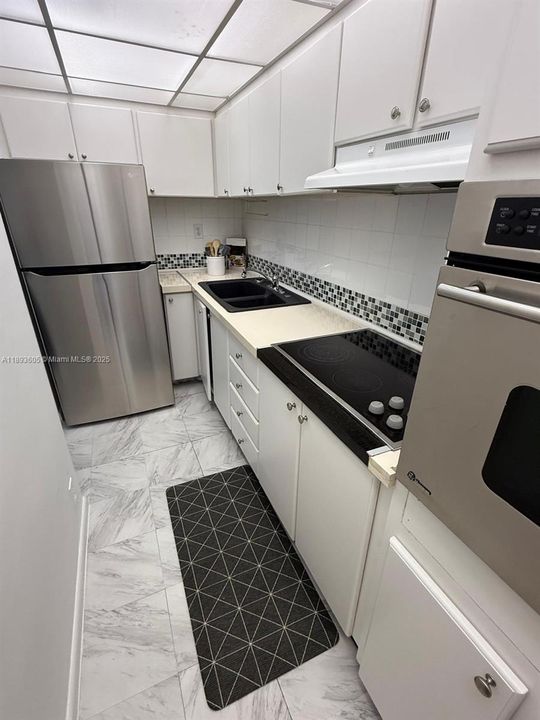 For Sale: $280,000 (0 beds, 1 baths, 543 Square Feet)