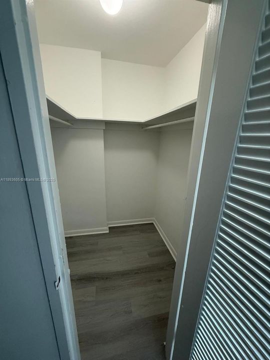 For Sale: $280,000 (0 beds, 1 baths, 543 Square Feet)