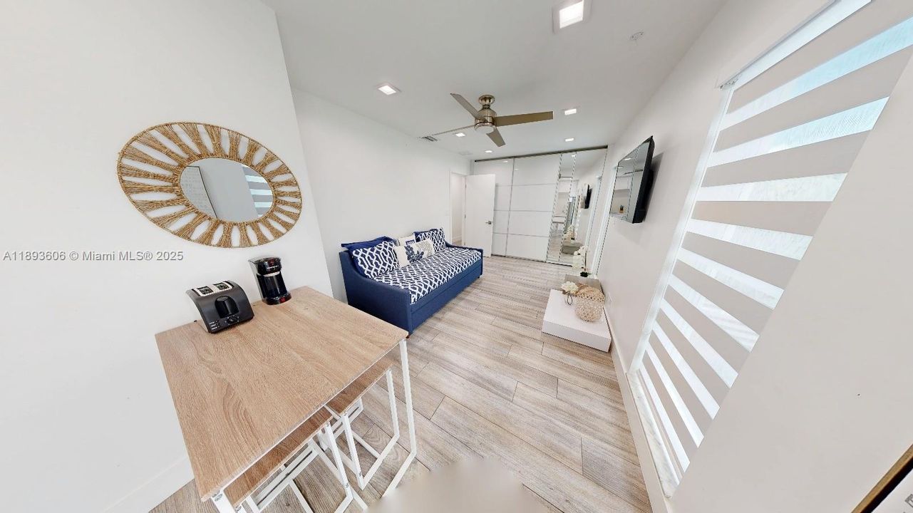 3er room, possible in-low suite, bonus room