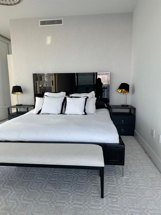 For Rent: $12,000 (2 beds, 1 baths, 1732 Square Feet)