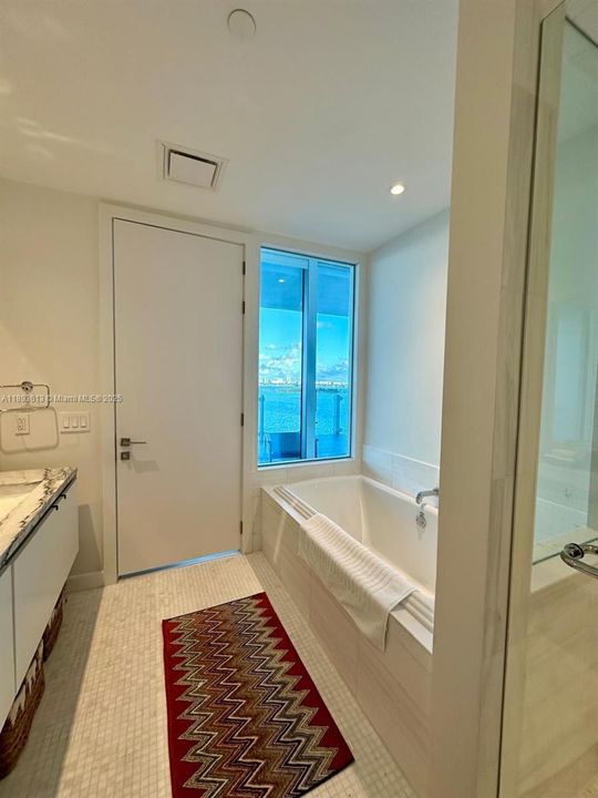 For Rent: $12,000 (2 beds, 1 baths, 1732 Square Feet)