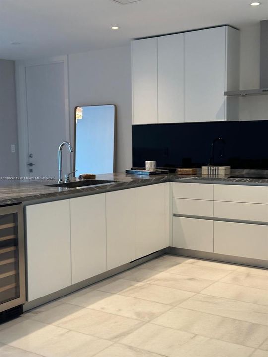 For Rent: $12,000 (2 beds, 1 baths, 1732 Square Feet)