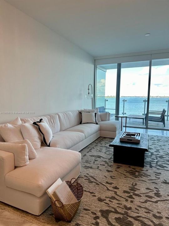 For Rent: $12,000 (2 beds, 1 baths, 1732 Square Feet)