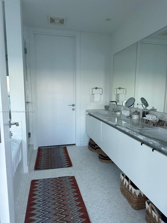 For Rent: $12,000 (2 beds, 1 baths, 1732 Square Feet)