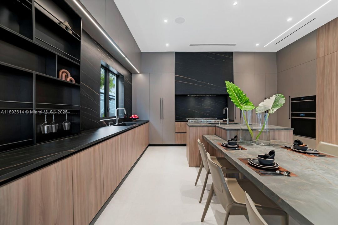 На продажу: $7,995,000 (8 спален, 8 ванн, 7530 Квадратных фут)