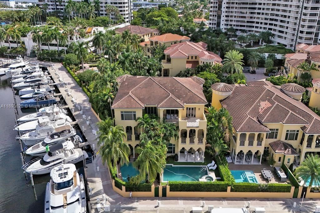 出租: $45,000 (5 贝兹, 6 浴室, 6624 平方英尺)